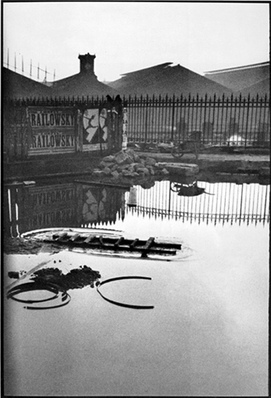 Isabelle Le Minh, Trop tôt, trop tard (after Henri Cartier-Bresson) 2008
